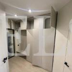 Шкаф в прихожую в стиле минимализм цвета Светло-серый / Светло-серый (5 дверей) Фото 6
