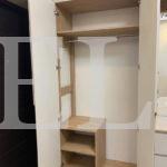 Шкаф в прихожую в стиле неоклассика цвета Дуб баррик светлый / Светло-серый (4 двери) Фото 2