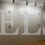 Шкаф в спальню в стиле неоклассика цвета Белый / Белый (6 дверей) Фото 1