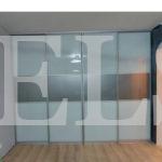 Шкаф в спальню в стиле хай-тек цвета Светло-серый / Белый, Серый (4 двери) Фото 1