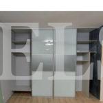 Шкаф в спальню в стиле хай-тек цвета Светло-серый / Белый, Серый (4 двери) Фото 3