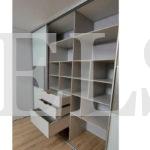 Шкаф в спальню в стиле хай-тек цвета Светло-серый / Белый, Серый (4 двери) Фото 4