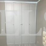 Шкаф в нишу в классическом стиле цвета Белый / Белый (4 двери) Фото 1