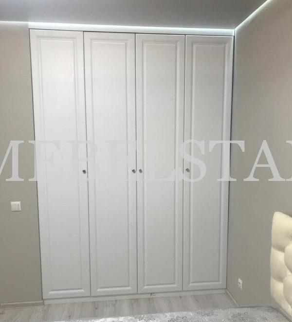 Шкаф в нишу в классическом стиле цвета Белый / Белый (4 двери)