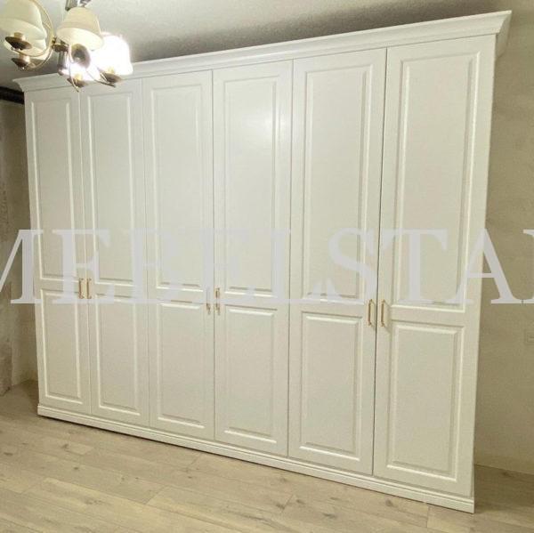 Шкаф в спальню в классическом стиле цвета Дуб кендал коньяк / Белый (6 дверей)
