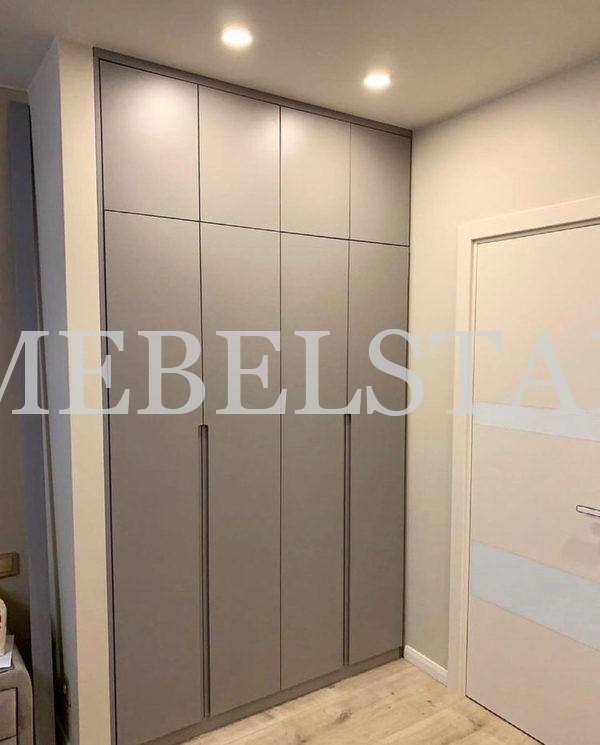 Шкаф в нишу в стиле модерн цвета Серый монументальный / Серый (4 двери)