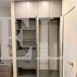 Шкаф в нишу в стиле модерн цвета Серый монументальный / Серый (4 двери) Фото 2