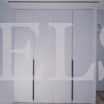 Шкаф в нишу в стиле неоклассика цвета Белый / Белый (4 двери) Фото 2