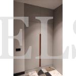 Шкаф в нишу в стиле минимализм цвета Белый / Серый (2 двери) Фото 1