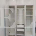 Шкаф в нишу в стиле минимализм цвета Белый / Белый (3 двери) Фото 2