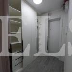 Шкаф в нишу в стиле минимализм цвета Белый / Белый (4 двери) Фото 2