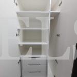 Шкаф в нишу в стиле минимализм цвета Белый / Белый (4 двери) Фото 3