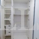 Шкаф в нишу в стиле прованс цвета Белый / Белый (3 двери) Фото 2