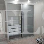 Шкаф в нишу в стиле хай-тек цвета Белый / Серый (2 двери) Фото 2