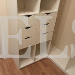 Гардеробный шкаф в стиле модерн цвета Белый / Белый (0 дверей) Фото 2