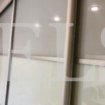 Шкаф в нишу в стиле хай-тек цвета Белый / Белый, Серый (4 двери) Фото 5