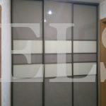 Гардеробный шкаф в стиле хай-тек цвета Пикар / Белый, Серый (3 двери) Фото 1