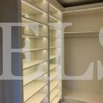 Гардеробный шкаф в классическом стиле цвета Белый / Белый (3 двери) Фото 3