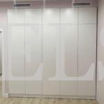 Шкаф в нишу в стиле минимализм цвета Белый / Белый (5 дверей) Фото 1