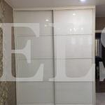 Стеклянный шкаф в стиле хай-тек цвета Белый / Белый (2 двери) Фото 2