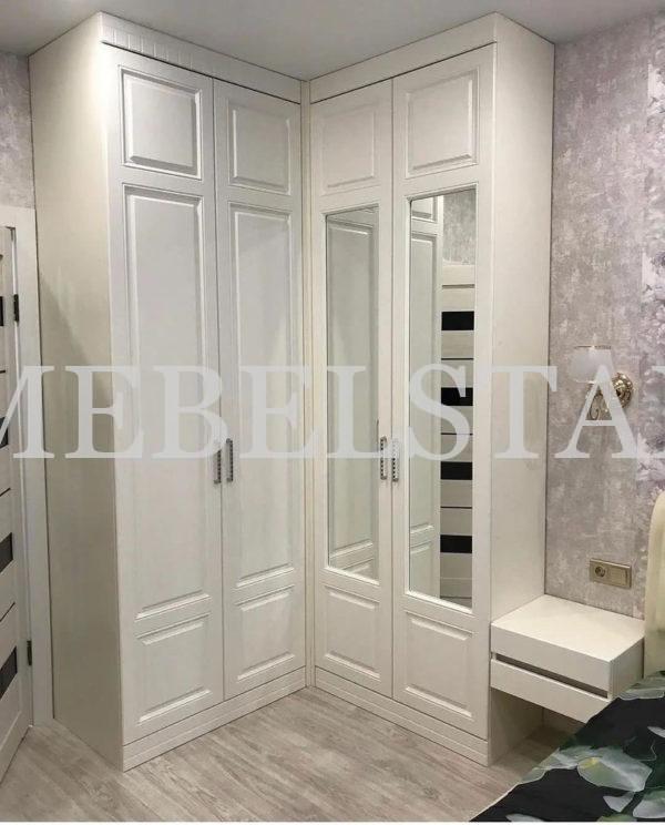 Встраиваемый угловой шкаф в классическом стиле цвета Белый Премиум гладкий / Белый софт, Зеркало (4 двери)