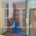 Встраиваемый шкаф в классическом стиле цвета Ольха / Синий (3 двери) Фото 1