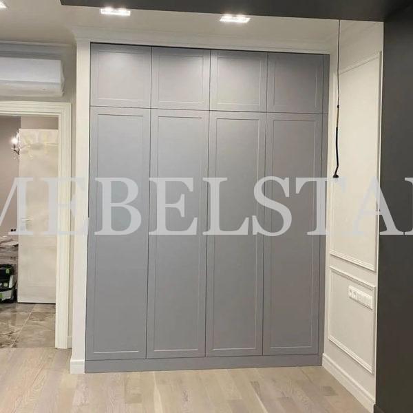 Корпусный шкаф в классическом стиле цвета Арктика серый / Арктика серый (4 двери)