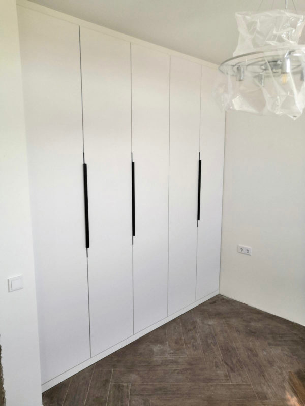 Встраиваемый шкаф цвета Белый Премиум гладкий / Белый софт (5 дверей)