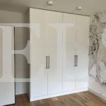 Распашной шкаф в стиле минимализм цвета Белый Премиум гладкий / Белый софт (4 двери) Фото 1