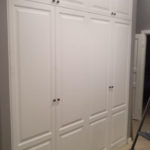 Встраиваемый шкаф в классическом стиле цвета Белый Премиум гладкий / Белый софт (4 двери) Фото 1