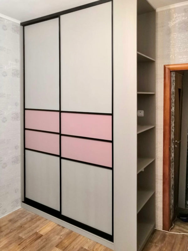 Встраиваемый шкаф цвета Бежевый песок / Кофе софт, Светло-розовый (2 двери)