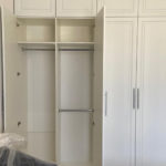 Корпусный шкаф в классическом стиле цвета Бежевый песок / Крем софт (4 двери) Фото 3