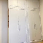 Корпусный шкаф в классическом стиле цвета Арктика серый / Светло-серый (4 двери) Фото 3