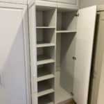 Корпусный шкаф в классическом стиле цвета Арктика серый / Светло-серый (4 двери) Фото 5