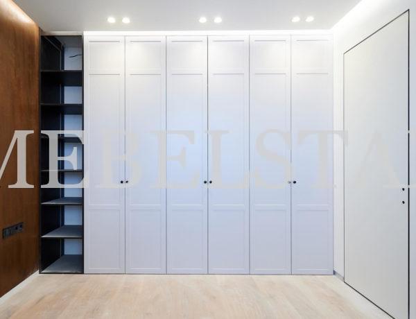 Распашной шкаф в классическом стиле цвета Белый Премиум гладкий / Джелато софт (7 дверей)