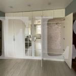 Распашной шкаф в классическом стиле цвета Дуб шамони светлый / Зеркало, Крем софт (6 дверей) Фото 4