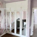 Распашной шкаф в классическом стиле цвета Белый базовый / Зеркало, Перламутр (4 двери) Фото 1