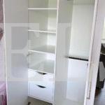 Распашной шкаф в классическом стиле цвета Белый базовый / Зеркало, Перламутр (4 двери) Фото 2