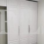 Распашной шкаф в классическом стиле цвета Белый Премиум гладкий / Белый софт (5 дверей) Фото 3