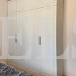 Корпусный шкаф в классическом стиле цвета Белый Премиум гладкий / Ваниль (5 дверей) Фото 1