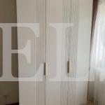 Корпусный шкаф в классическом стиле цвета Белый Премиум гладкий / Ваниль (3 двери) Фото 1