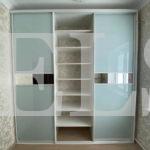 Шкаф в спальню цвета Белый / Аквамарин, Зеркало (3 двери) Фото 2
