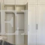 Корпусный шкаф в классическом стиле цвета Белый Премиум гладкий / Ваниль (5 дверей) Фото 3