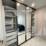 Встраиваемый шкаф цвета Светло-серый / Антик хром, Зеркало (3 двери) Фото 3