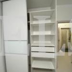 Шкаф до потолка цвета Белый / Белый глянец, Серый (2 двери) Фото 3