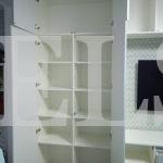 Шкаф в гостиную цвета Белый / Белый глянец, Какао глянец (7 дверей) Фото 3