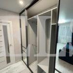 Встраиваемый шкаф цвета Светло-серый / Антик хром, Зеркало (3 двери) Фото 4