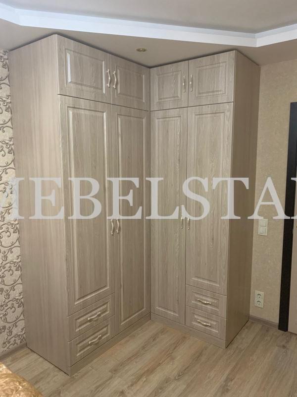 Встраиваемый угловой шкаф в классическом стиле цвета Дуб белфорд / Дуб галлиано (4 двери)