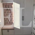Шкаф в прихожую в классическом стиле цвета Белый / Белый софт (3 двери) Фото 5