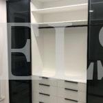 Встраиваемый угловой шкаф в стиле минимализм цвета Белый / Стекло осветленное (5 дверей) Фото 4